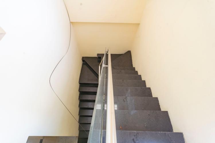 Bên trong nhà phố Quận 7 Nhà phố hướng Tây diện tích 4mx15m, hẻm xe hơi quay đầu 5m.