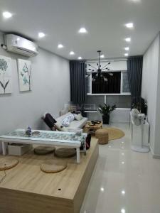 Phòng khách Dragon Hill 2, Nhà Bè Căn hộ Dragon Hill 2 đầy đủ nội thất, hướng Đông Bắc