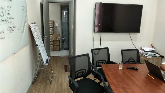 Phòng làm việc The Gold View, Quận 4 Căn Officetel The Gold View, nội thất văn phòng cơ bản.