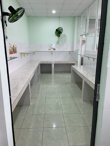 Mặt bằng kinh doanh Quận Thủ Đức Mặt bằng kinh doanh diện tích 200m2, khu dân cư đông đúc.