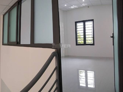 Nhà phố Quận 12 Nhà phố kết cấu 1 trệt 1 lửng xuyên suốt, diện tích 80m2 không nội thất.