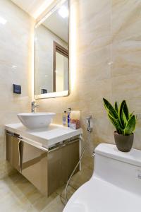 Phòng tắm căn hộ Vinhomes Central Park , Quận Bình Thạnh  Căn hộ Vinhomes Central Park đầy đủ nội thất, tiện ích hiện đại.