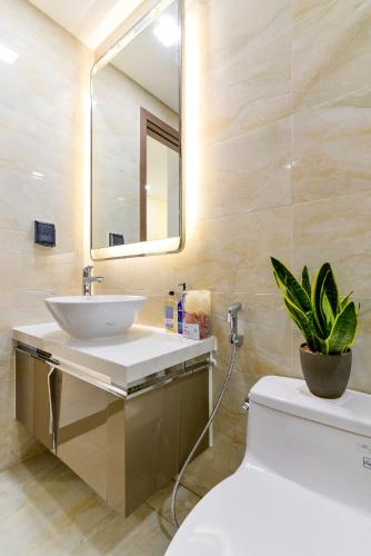 Phòng tắm căn hộ Vinhomes Central Park , Quận Bình Thạnh  Căn hộ Vinhomes Central Park đầy đủ nội thất, tiện ích hiện đại.