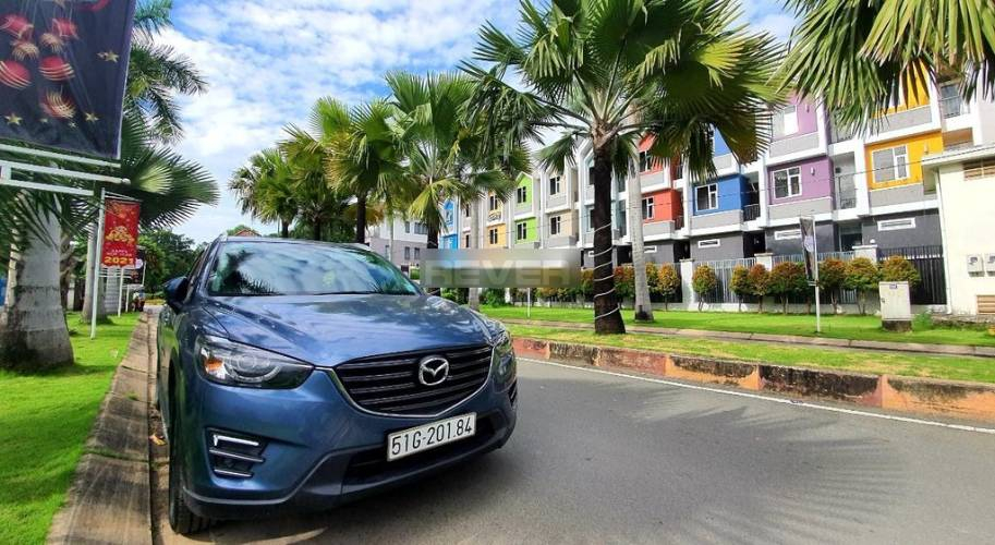 Nhà phố Quận Thủ Đức Nhà phố cách đường Quốc Lộ 13 chỉ 100m, cửa hướng Đông Bắc thoáng mát.