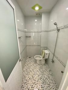 Nhà phố Quận Gò Vấp Nhà phố kết cấu 1 trệt 2 lầu và sân thượng hướng Tây Nam, sổ hồng riêng.