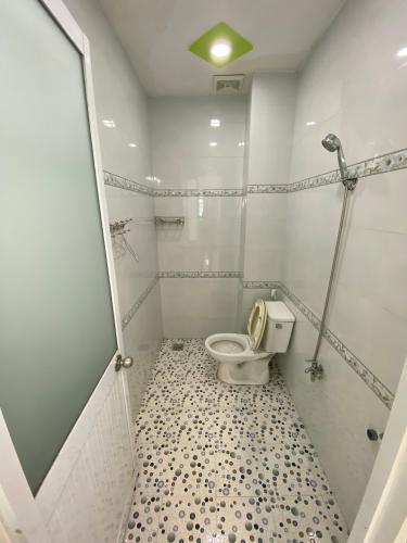 Nhà phố Quận Gò Vấp Nhà phố kết cấu 1 trệt 2 lầu và sân thượng hướng Tây Nam, sổ hồng riêng.