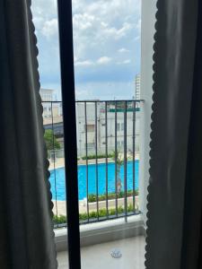 Ban công Centum Wealth, Quận 9 Căn hộ Centum Wealth đầy đủ nội thất, view hồ bơi.