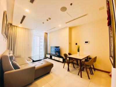 Phòng khách căn hộ VINHOMES CENTRAL PARK Căn hộ Vinhomes Central Park đầy đủ nội thất diện tích 80m².