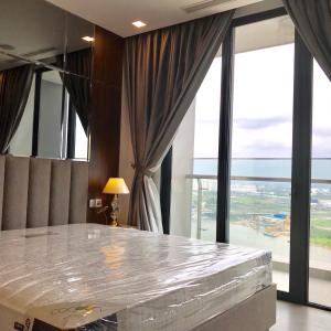phòng ngủ Căn hộ Vinhomes Golden River hướng Đông Bắc, diện tích 118.8m²