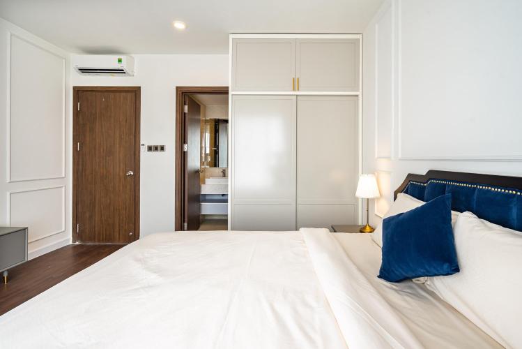 Phòng ngủ căn hộ Saigon Royal Căn hộ Saigon Royal tầng trung, view nhìn ra hướng tòa nhà Bitexco