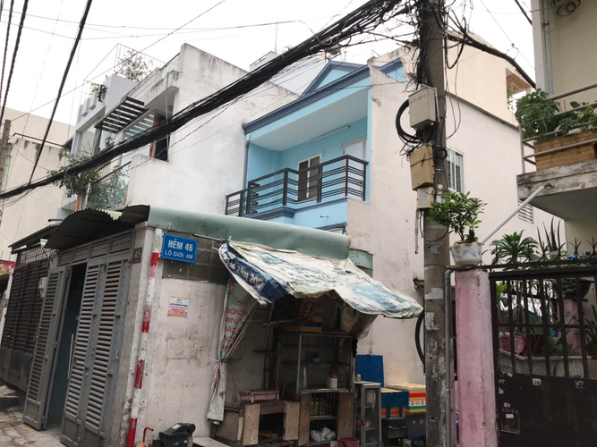 Mặt tiền nhà phố Quận Tân Phú Nhà phố cửa hướng Đông thoáng mát, thiết kế 1 trệt, 1 lầu đúc chắc chắn.