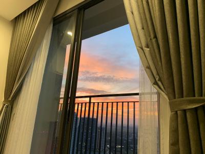 View căn hộ Vinhomes Grand Park Căn hộ Vinhomes Grand Park ban công thoáng mát, view thành phố.