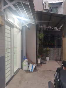 Mặt tiền nhà phố Quận Thủ Đức Nhà phố kết cấu 1 trệt, 1 lầu không lỗi phong thủy, không có nội thất.