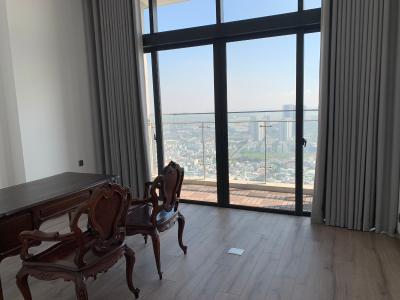 phòng làm việc penthouse riviera point Căn hộ Penthouse Riviera Point tầng cao, ngắm nhìn thành phố.