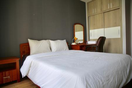 phòng ngủ căn hộ Vinhomes Central Park Căn hộ Vinhomes Central Park tầng 10 nội thất đầy đủ, sàn lót gỗ