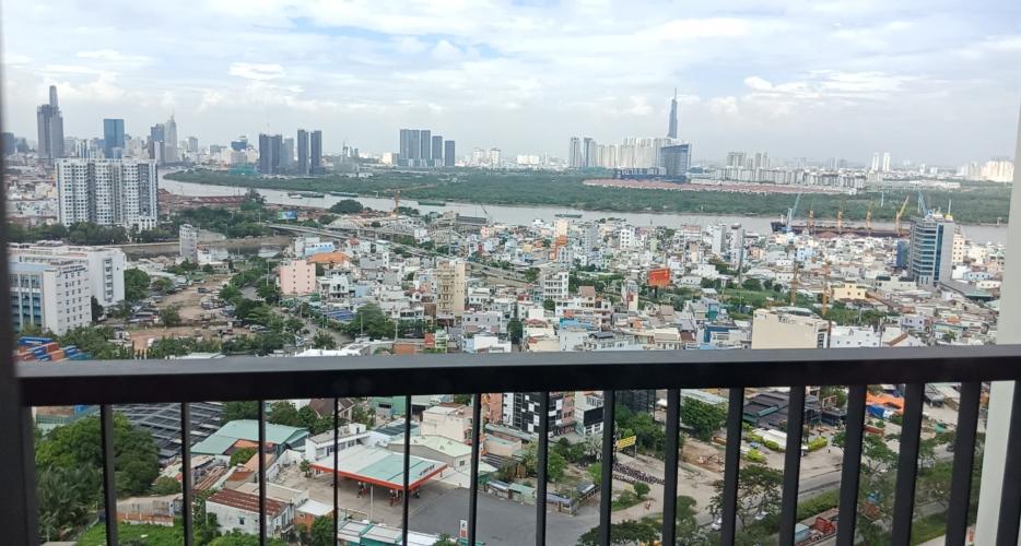 View Eco Green Saigon Căn hộ Eco Green Saigon tầng cao, ban công cửa kính lớn thoáng mát.