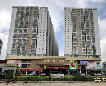 Chung cư Oriental Plaza, Tân Phú Căn hộ chung cư Oriental Plaza hướng Tây Nam, view thành phố sầm uất.