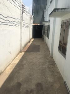 Nhà xưởng kho bãi Huyện Bình Chánh Nhà xưởng kho bãi diện tích 323.1m2, mặt tiền đường rộng rãi thông thoáng.