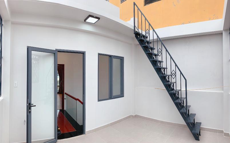 Sân thượng nhà phố Quận 7 Nhà hẻm xe tải đường Lâm Văn Bền, nội thất đầy đủ nhà mới xây.