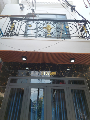 Mặt tiền nhà phố Quận Bình Thạnh Nhà phố thiết kế 1 trệt, 1 lầu đúc kỹ lưỡng, khu nhà lâu cao tầng xung quanh.