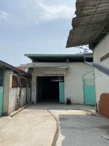 Nhà xưởng kho bãi Quận Tân Phú Nhà xưởng kho bãi diện tích 1150m2, đường xe hơi ra vào thoải mái.