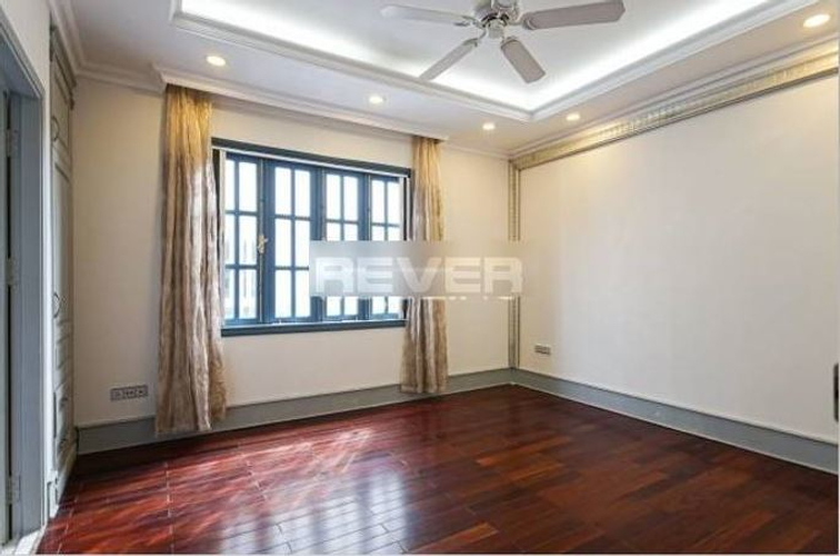 Biệt thự Quận 7 Biệt thự diện tích 250m2 thiết kế 1 trệt, 3 lầu và 1 tầng hầm để xe rộng rãi.