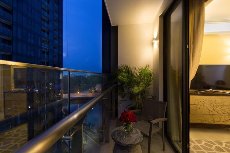 Ban công căn hộ Vinhomes Golden River Căn hộ Vinhomes Golden River hướng Tây Nam, diện tích 61.4m²