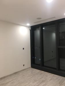 Phòng khách Vinhomes Golden River, Quận 1 Căn hộ 1 phòng ngủ Vinhomes Golden River, nội thất cơ bản.