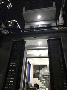 Nhà phố diện tích 56m2 cửa hướng Tây, không gian thoáng đãng.