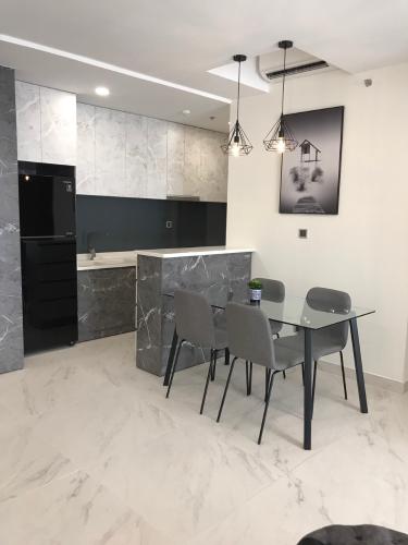 Bàn ăn Phú Mỹ Hưng Midtown Căn hộ Phú Mỹ Hưng Midtown nội thất hiện đại, view nội khu yên tĩnh.