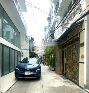 Đường trước nhà phố Quận Phú Nhuận Nhà hẻm xe hơi đường Nguyễn Thượng Hiền, diện tích 45m2 nội thất cơ bản.