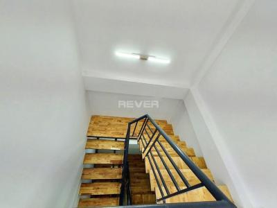 Nhà phố Quận 9 Nhà kết cấu 1 trệt 1 lửng, sân thượng, khu dân cư đông đúc đầy đủ tiện ích.