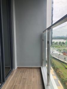 Ban công One Verandah Quận 2 Căn hộ One Verandah tầng trung, nội thất cơ bản