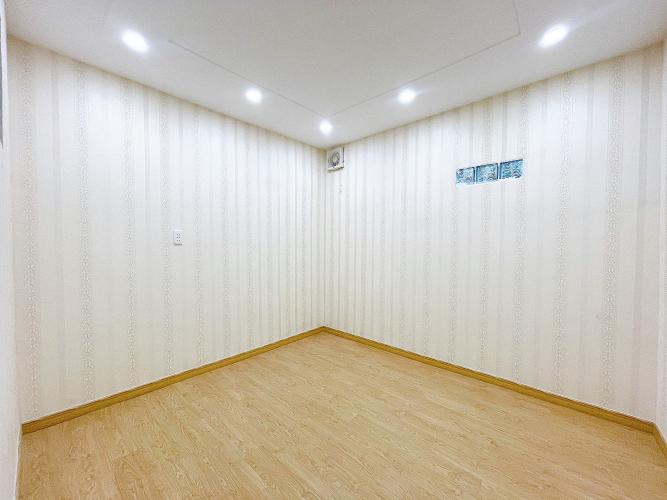 Phòng ngủ nhà phố Quận Gò Vấp Nhà phố hướng Tây Bắc hẻm xe hơi, cách chợ Hạnh Thông Tây 1km.