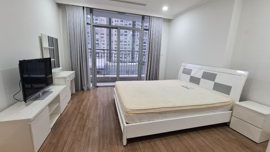 Căn hộ Vinhomes Central Park, Quận Bình Thạnh Căn hộ Vinhomes Central Park tầng 7 thiết kế 4 phòng ngủ, đầy đủ nội thất.