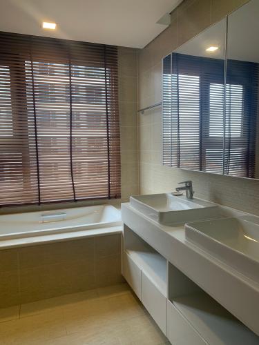Phòng tắm Vinhomes Central Park Căn hộ Vinhomes Central Park tầng cao mát mẻ, đầy đủ nội thất.
