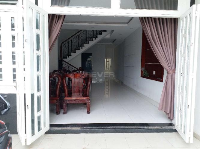 Phòng khách nhà phố Nhà phố hướng Tây Nam diện tích 100m2, đối diện Vinhomes Grand Park.