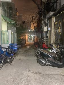 Nhà phố Quận 7 Nhà hẻm đường Trần Xuân Soạn, kết cấu 1 trệt 1 lầu đúc, có sổ hồng riêng.