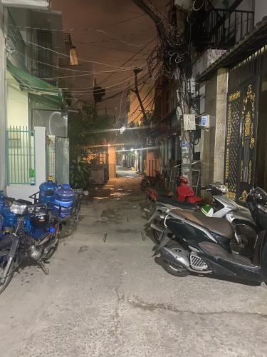 Nhà phố Quận 7 Nhà hẻm đường Trần Xuân Soạn, kết cấu 1 trệt 1 lầu đúc, có sổ hồng riêng.