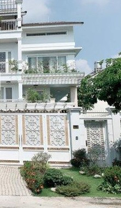 Mặt tiền nhà phố Quận 7 Nhà phố kế bên trường Quốc Tế Canada, thiết kế 1 trệt 2 lầu đầy đủ nội thất.