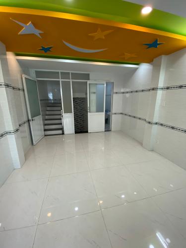 Nhà phố Quận Gò Vấp Nhà phố kết cấu 1 trệt 2 lầu và sân thượng hướng Tây Nam, sổ hồng riêng.