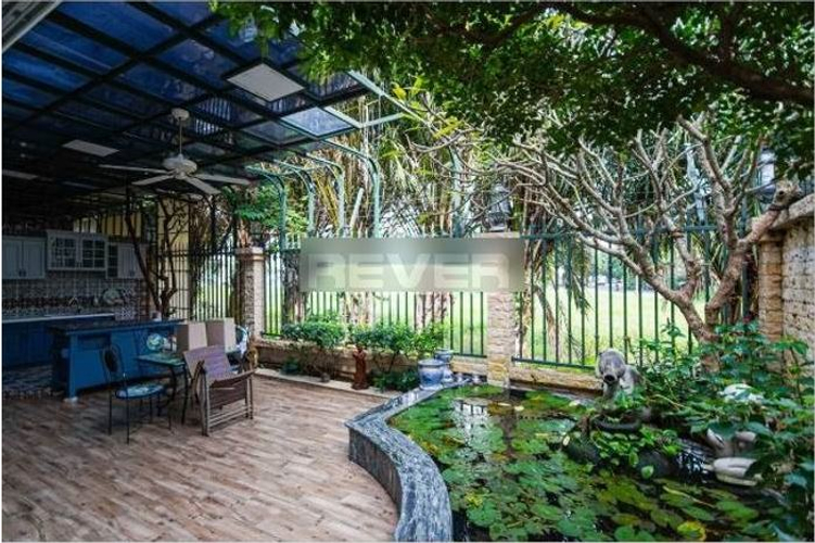 Biệt thự Quận 7 Biệt thự diện tích 250m2 thiết kế 1 trệt, 3 lầu và 1 tầng hầm để xe rộng rãi.