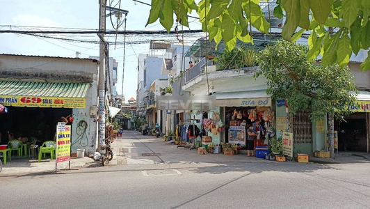 Đường trước nhà phố Quận Bình Tân Nhà phố diện tích 24m2 vuông vắn, gần chợ Da Sà Mới.