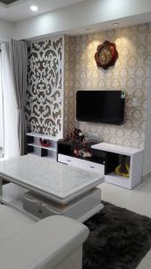 Phòng khách căn hộ Masteri Thảo Điền, Quận 2 Căn hộ Masteri Thảo Điền tầng cao view sông, nội thất đầy đủ.