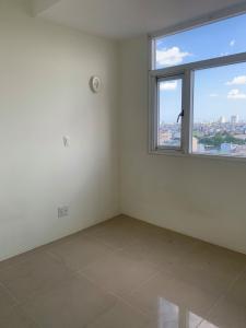 Không gian căn hộ Hoàng Kim Thế Gia, Bình Tân Căn hộ Hoàng Kim Thế Gia view thành phố sầm uất, nội thất cơ bản.