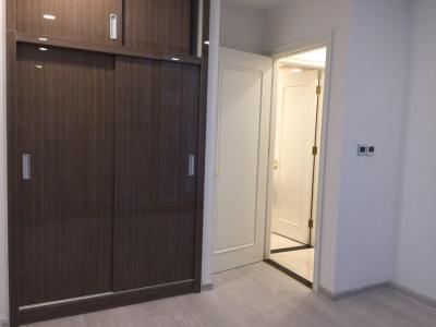 Phòng ngủ Office- tel Vinhomes Golden River, diện tích 45m2, thiết kế hiện đại, nội thất cơ bản.