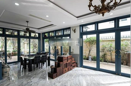 Biệt thự Quận 7 Biệt thự diện tích 250m2 thiết kế 1 trệt, 3 lầu và 1 tầng hầm để xe rộng rãi.