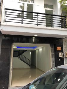 Mặt trước nhà phố Tân Bình Bán nhà 2 tầng hẻm Phan Huy Ích, diện tích đất 64m2, nội thất cơ bản, pháp lý sổ hồng, hẻm 3 xe hơi