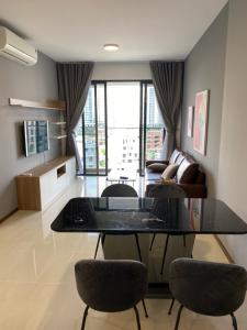 Phòng ăn One Verandah Quận 2 Căn hộ One Verandah view thành phố, nội thất tiện nghi.