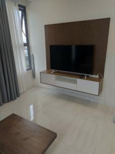 Phòng khách Kingdom 101, Quận 10 Căn hộ tầng 7 Kingdom 101 view thành phố, nội thất đầy đủ